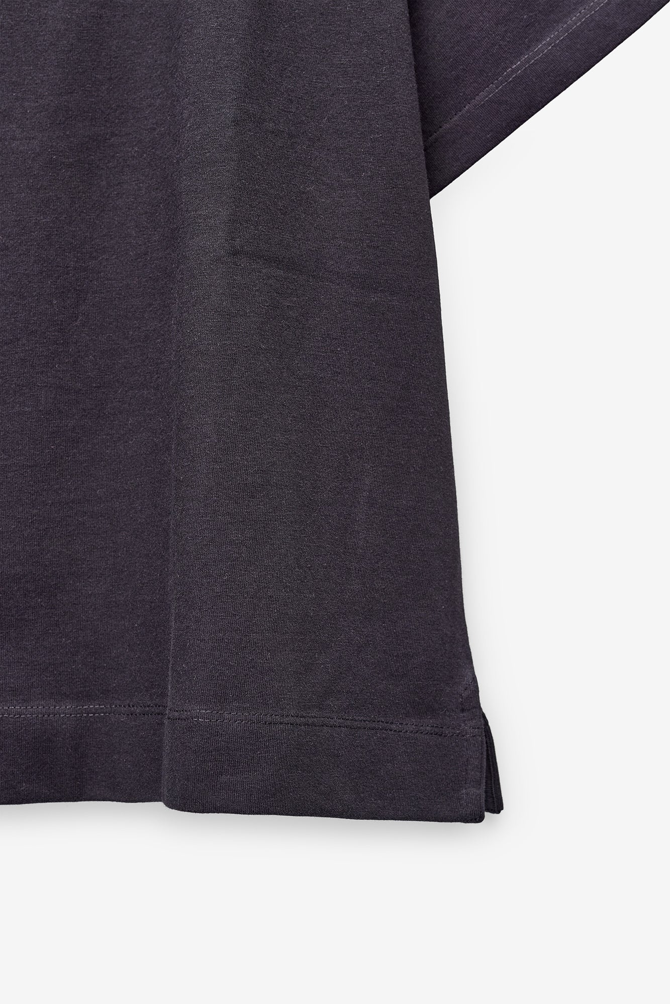 T-SHIRT COM APLICAÇÕES BRILHANTES