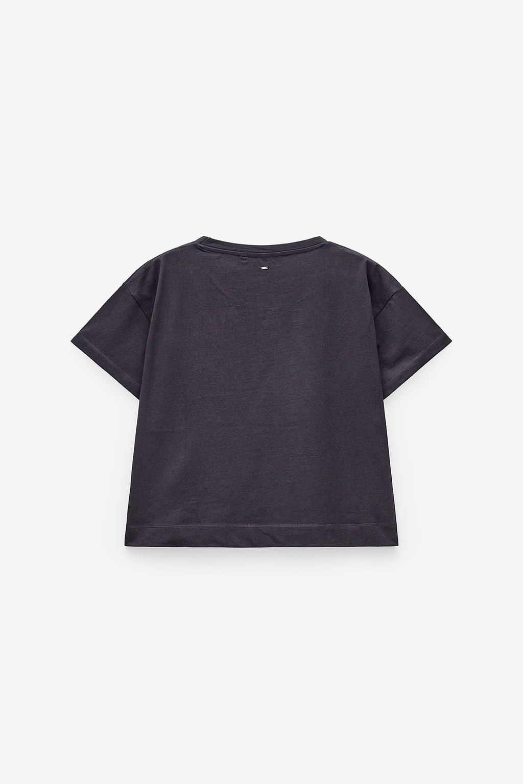 T-SHIRT COM APLICAÇÕES BRILHANTES