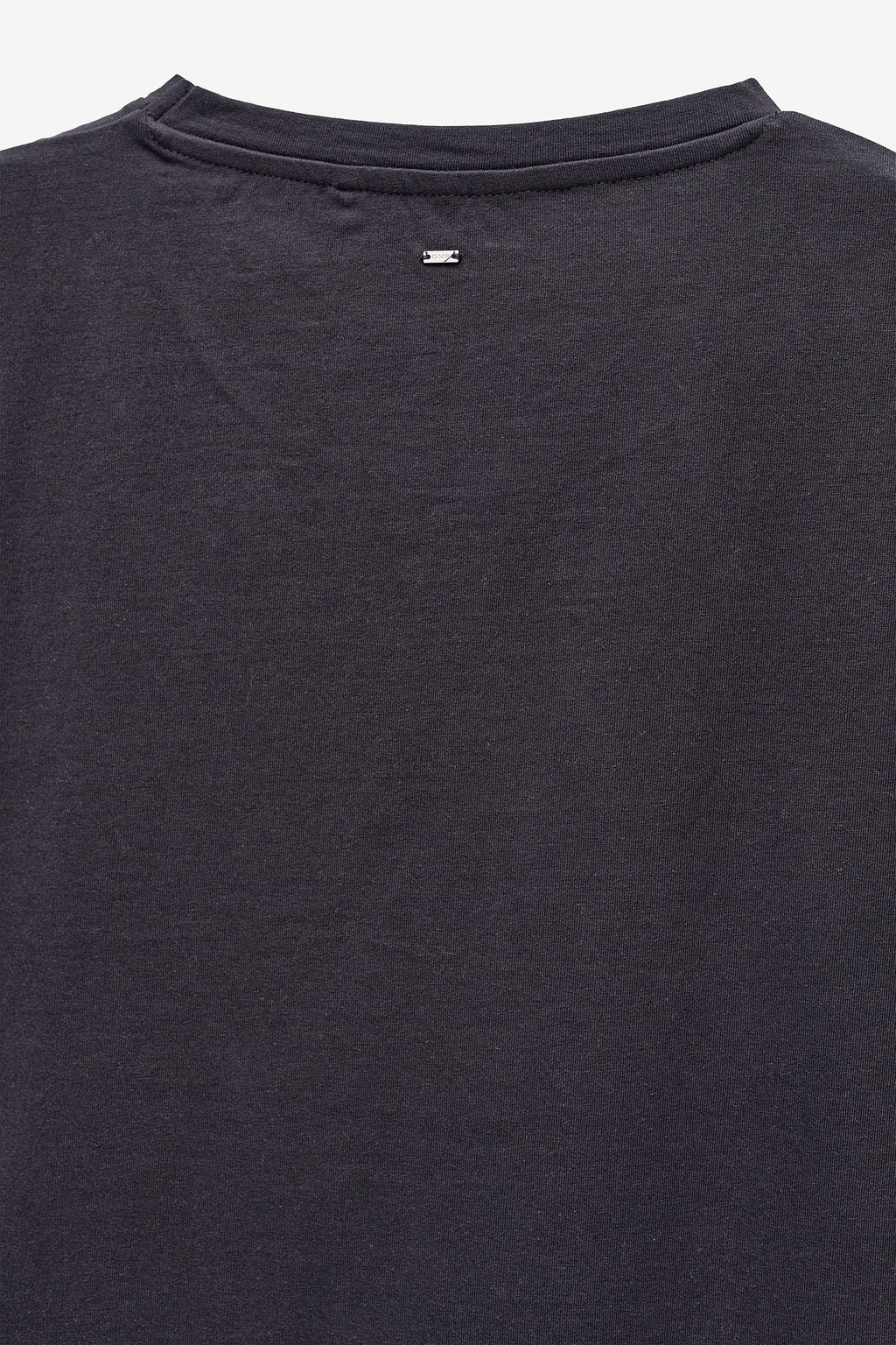 T-SHIRT COM APLICAÇÕES BRILHANTES