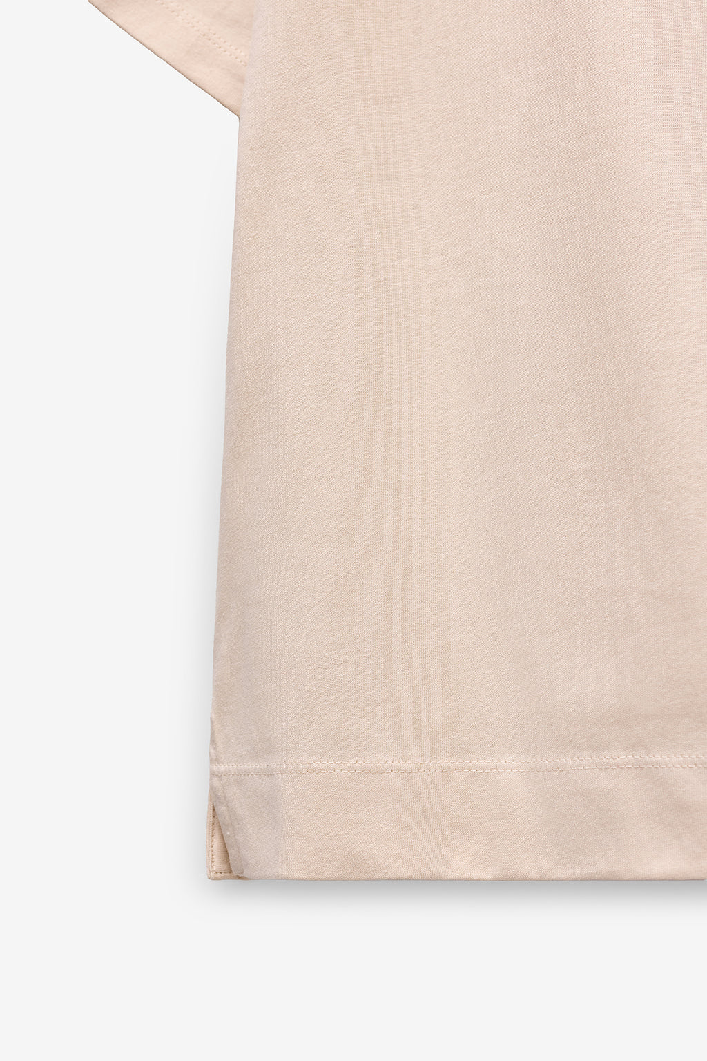 T-SHIRT COM APLICAÇÕES BRILHANTES
