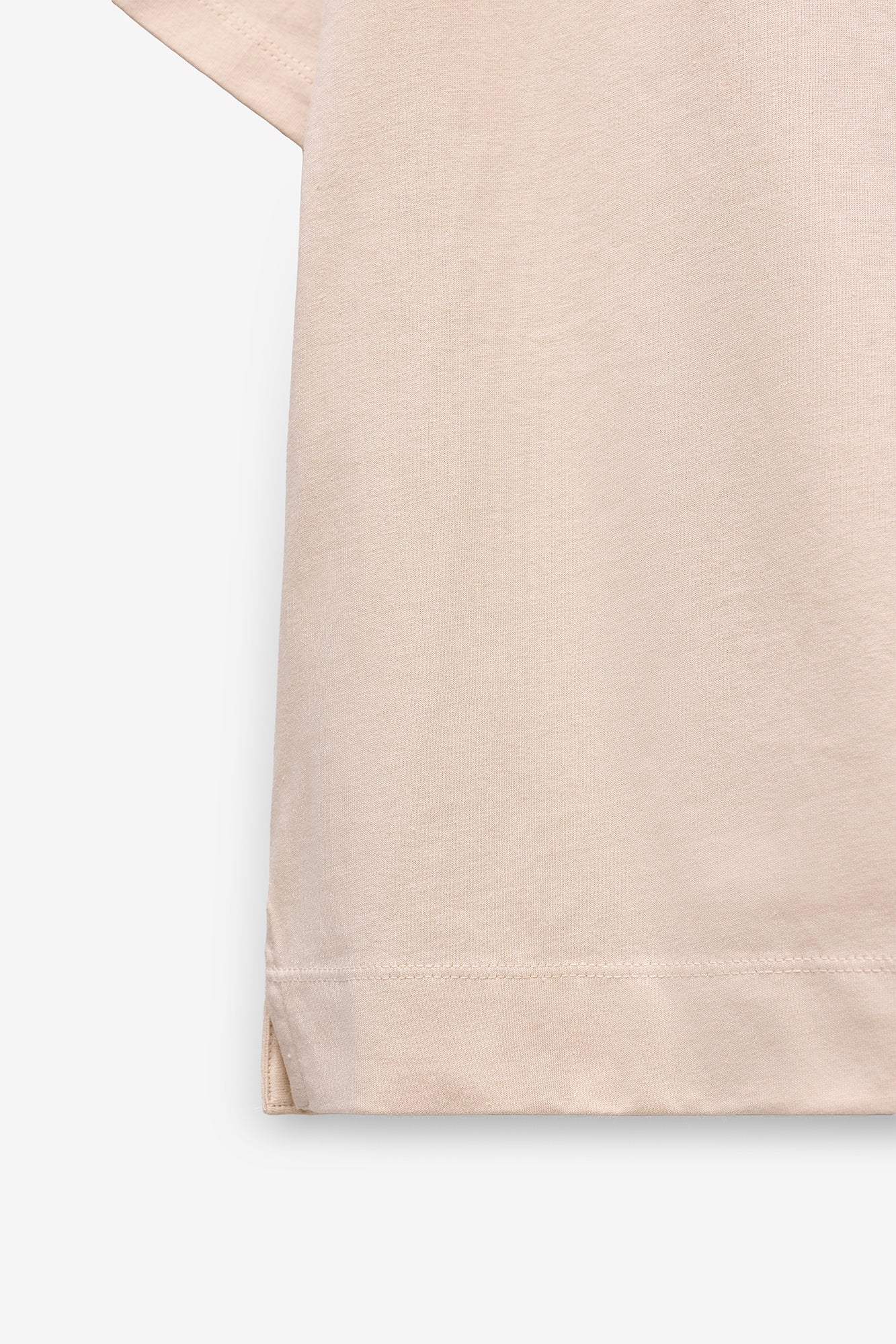 T-SHIRT COM APLICAÇÕES BRILHANTES