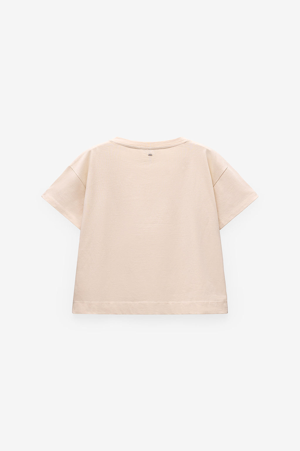 T-SHIRT COM APLICAÇÕES BRILHANTES
