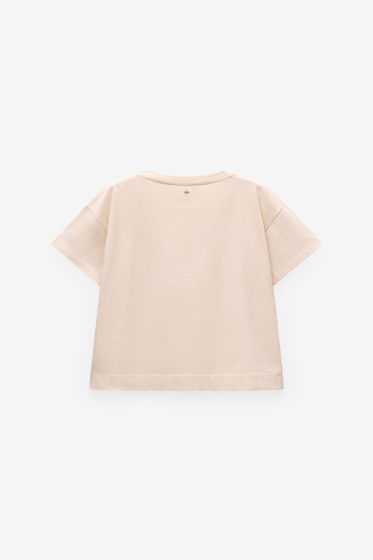 T-SHIRT COM APLICAÇÕES BRILHANTES