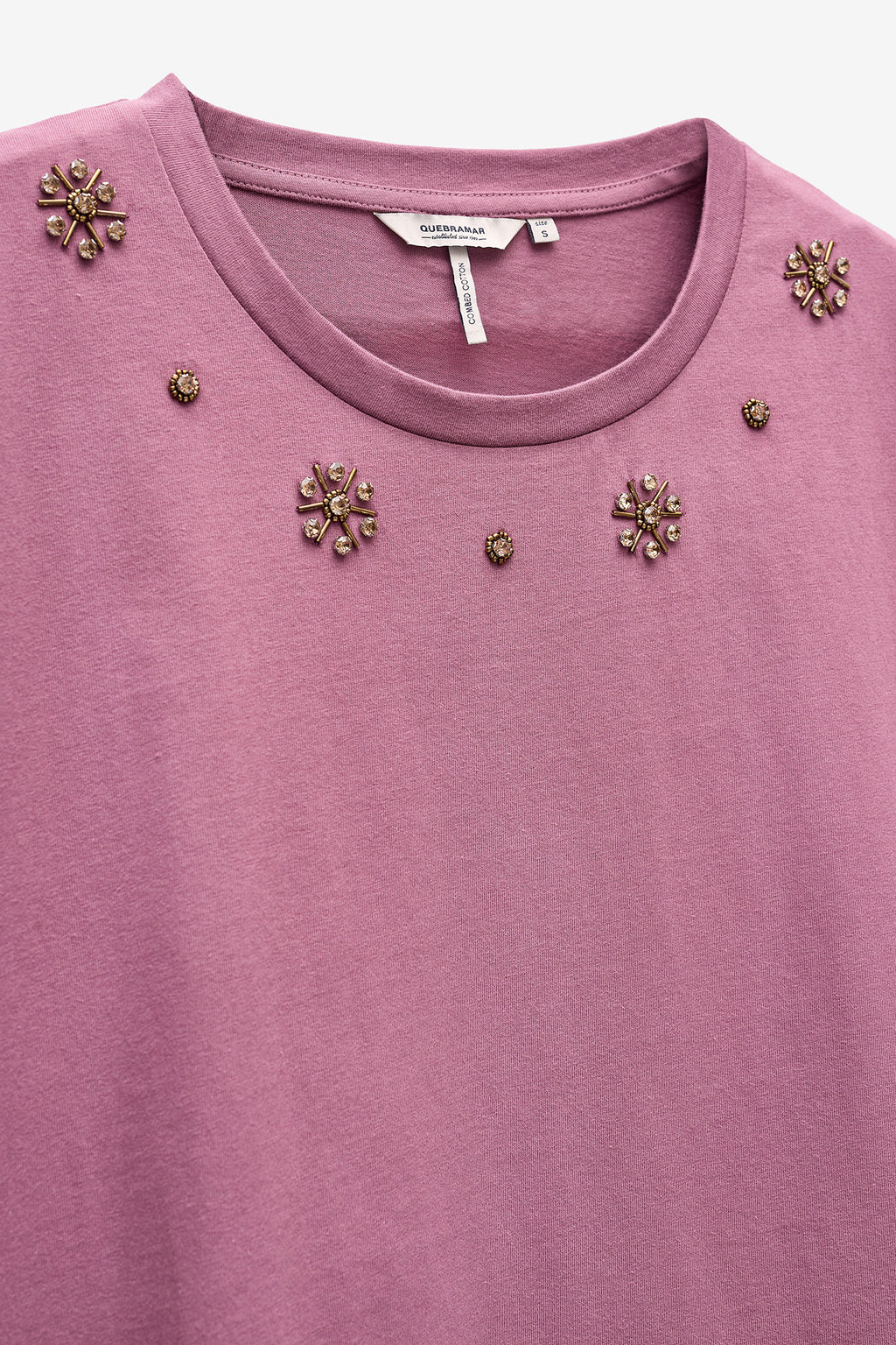 T-SHIRT COM APLICAÇÕES NA FRENTE BRILHANTES