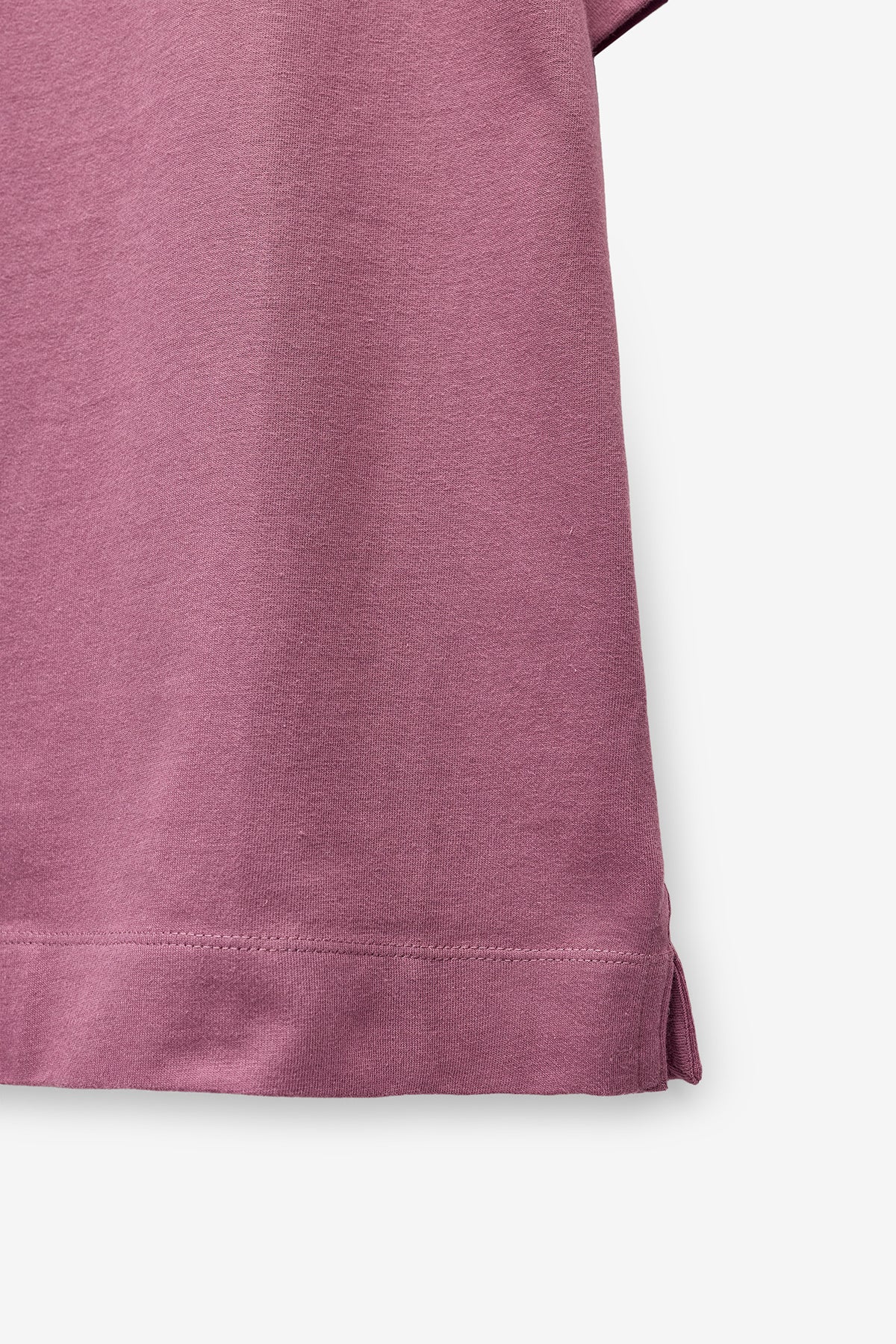 T-SHIRT COM APLICAÇÕES NA FRENTE BRILHANTES