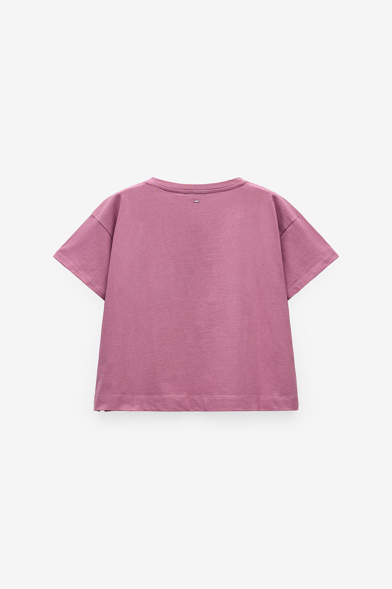 T-SHIRT COM APLICAÇÕES NA FRENTE BRILHANTES