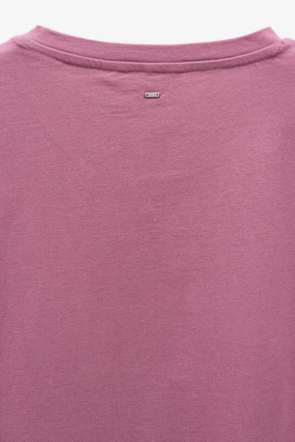 T-SHIRT COM APLICAÇÕES NA FRENTE BRILHANTES
