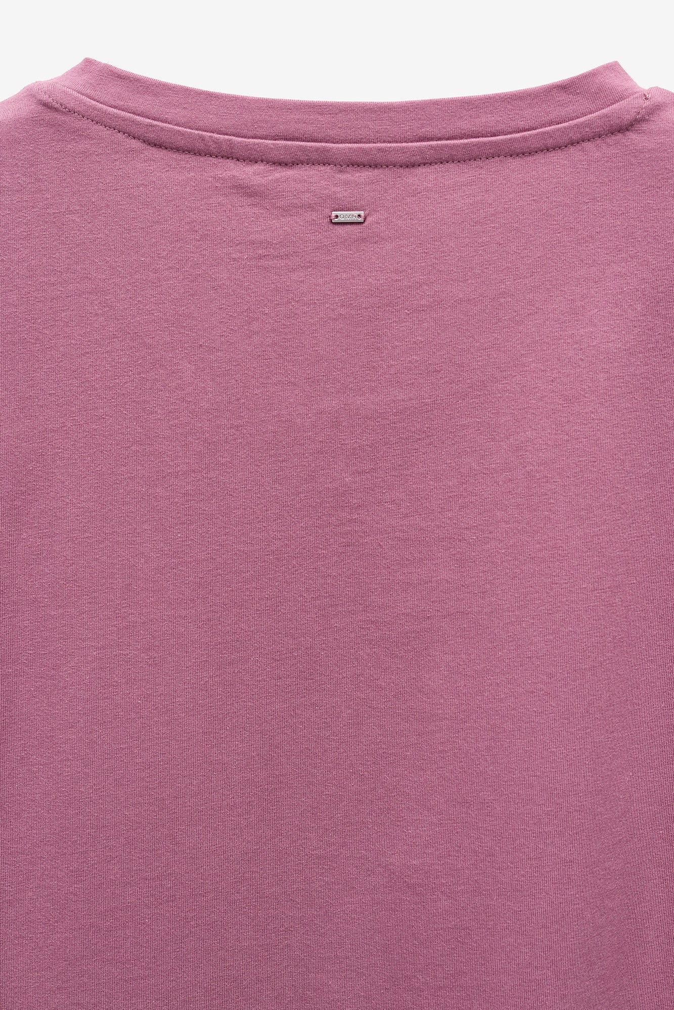 T-SHIRT COM APLICAÇÕES NA FRENTE BRILHANTES