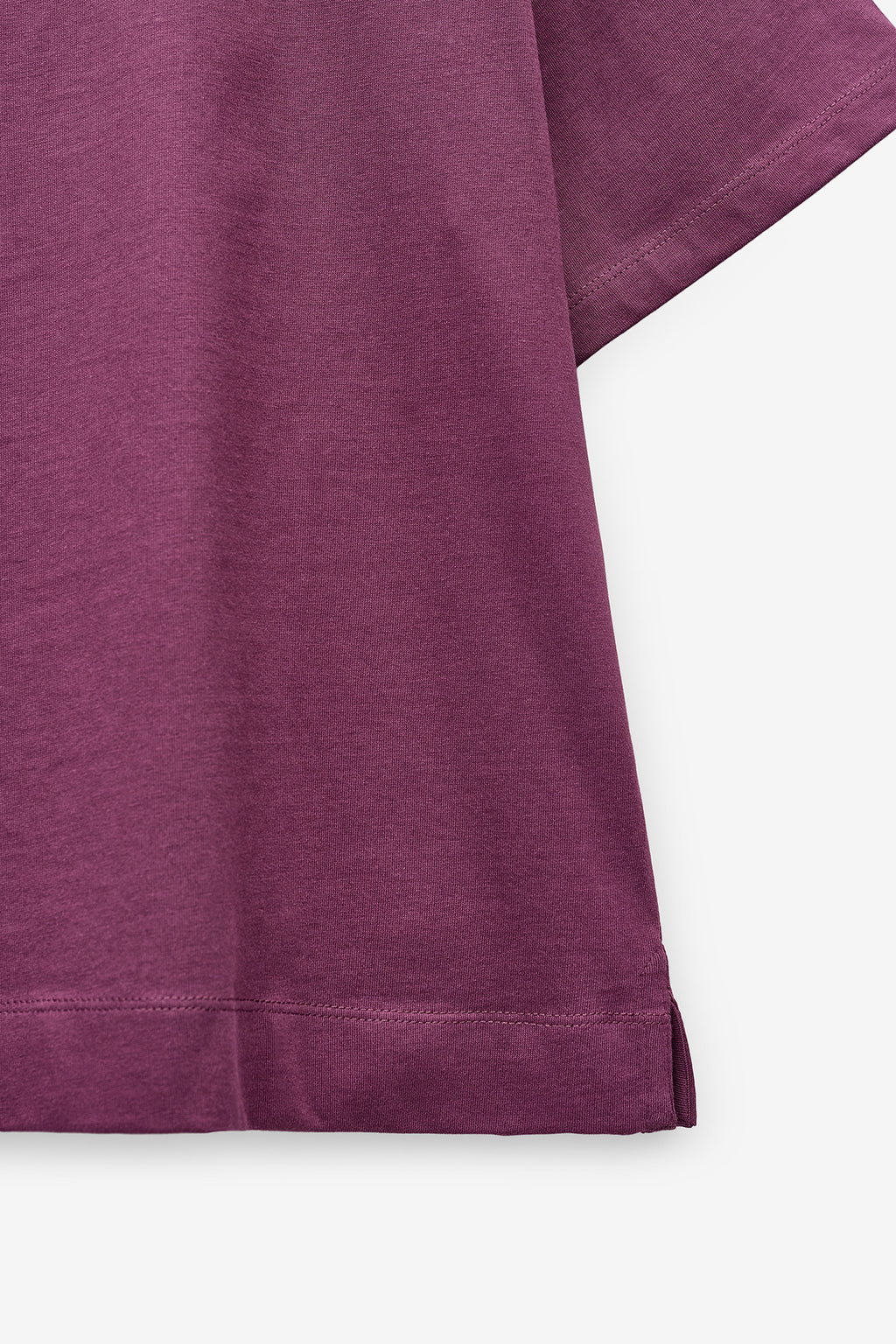 T-SHIRT COM APLICAÇÕES BRILHANTES