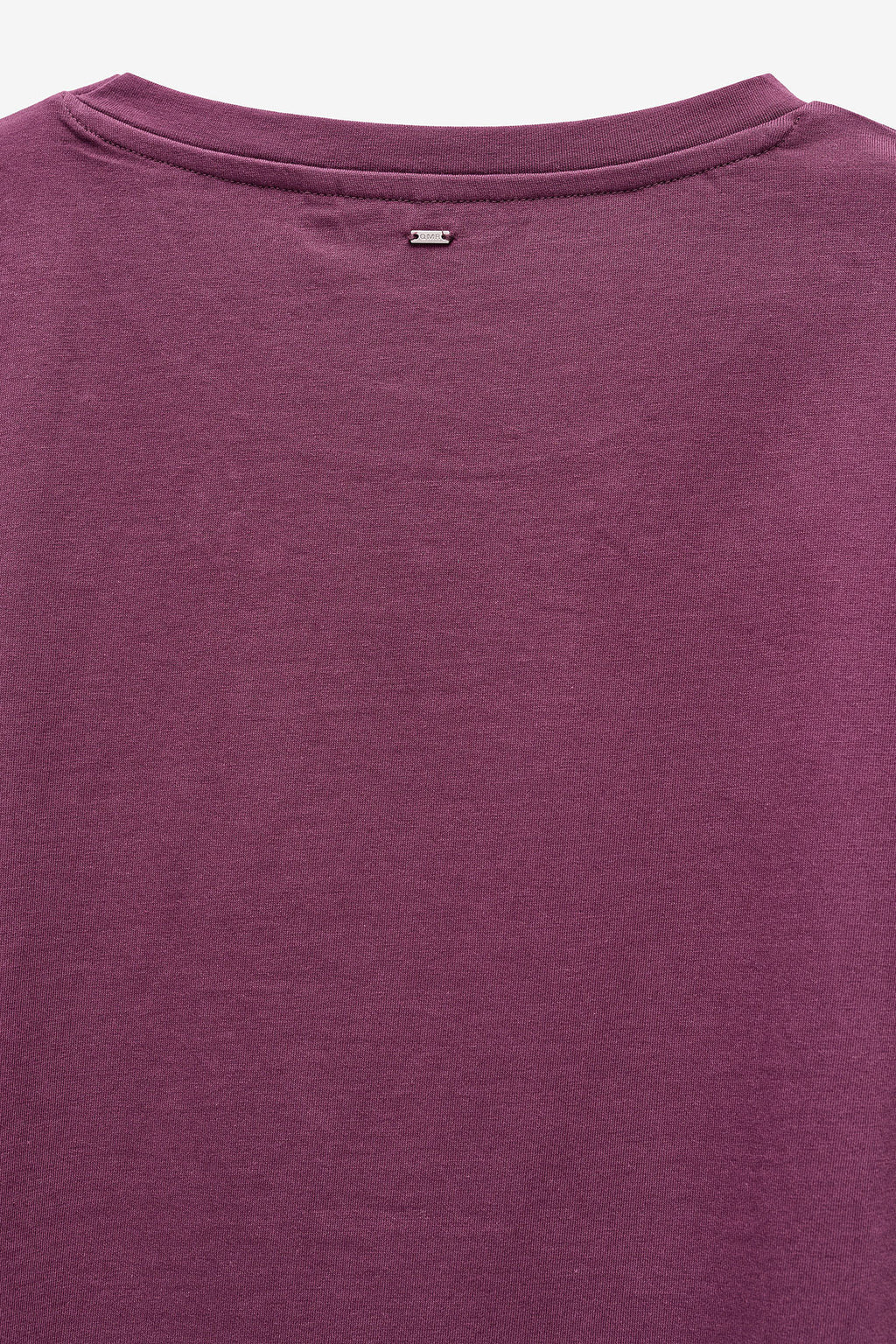 T-SHIRT COM APLICAÇÕES BRILHANTES