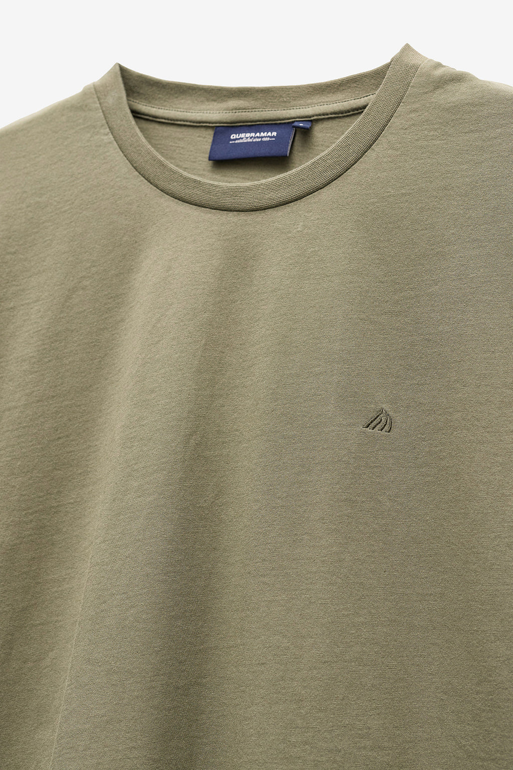 T-SHIRT BÁSICA COM LOGO
