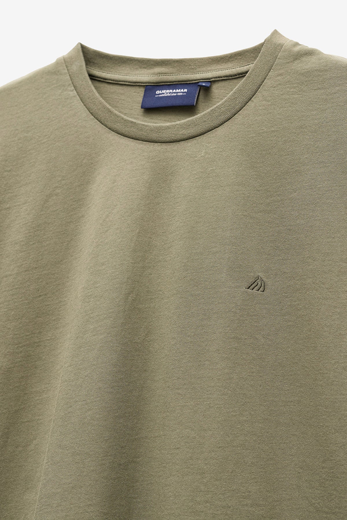 T-SHIRT BÁSICA COM LOGO