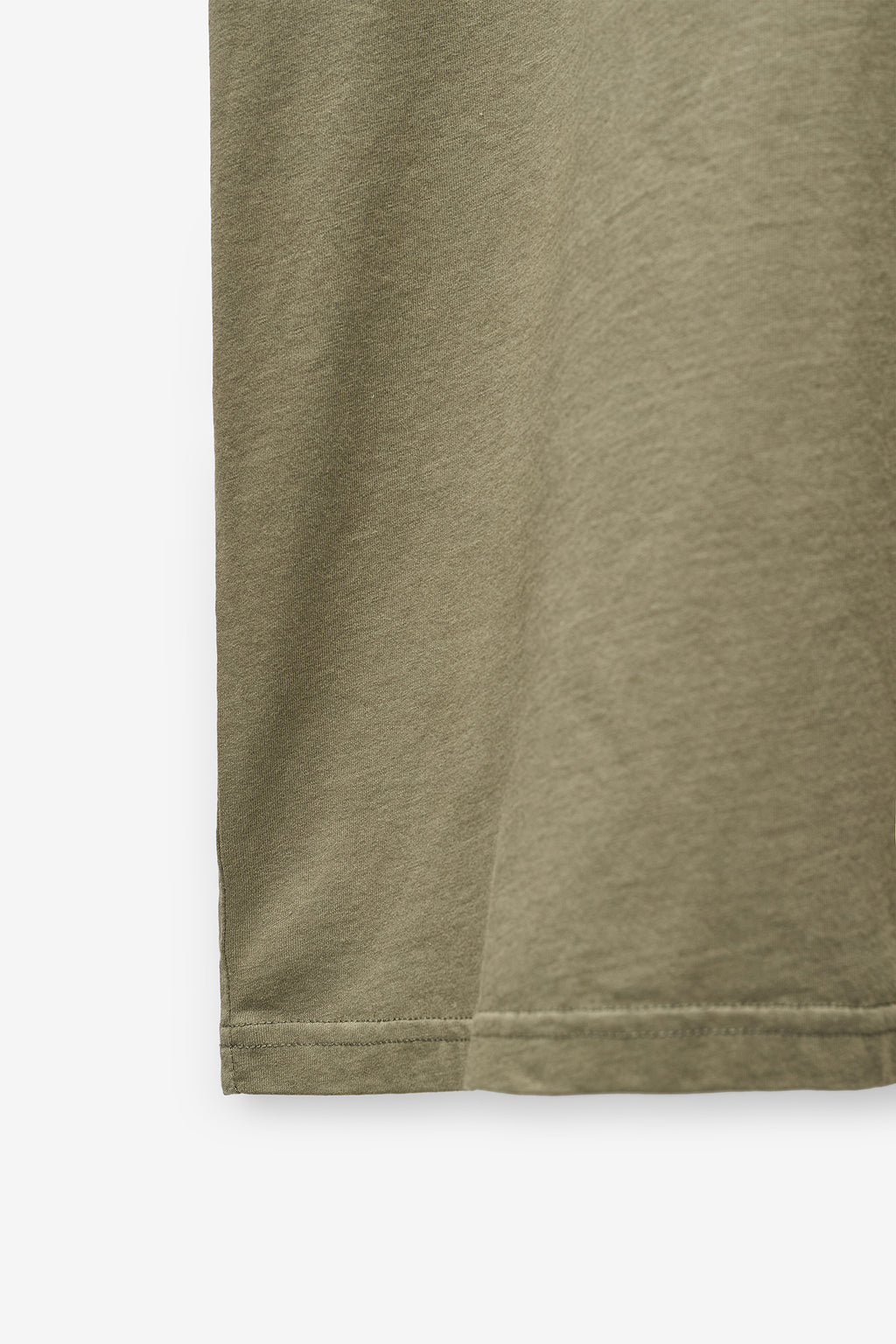 T-SHIRT BÁSICA COM LOGO