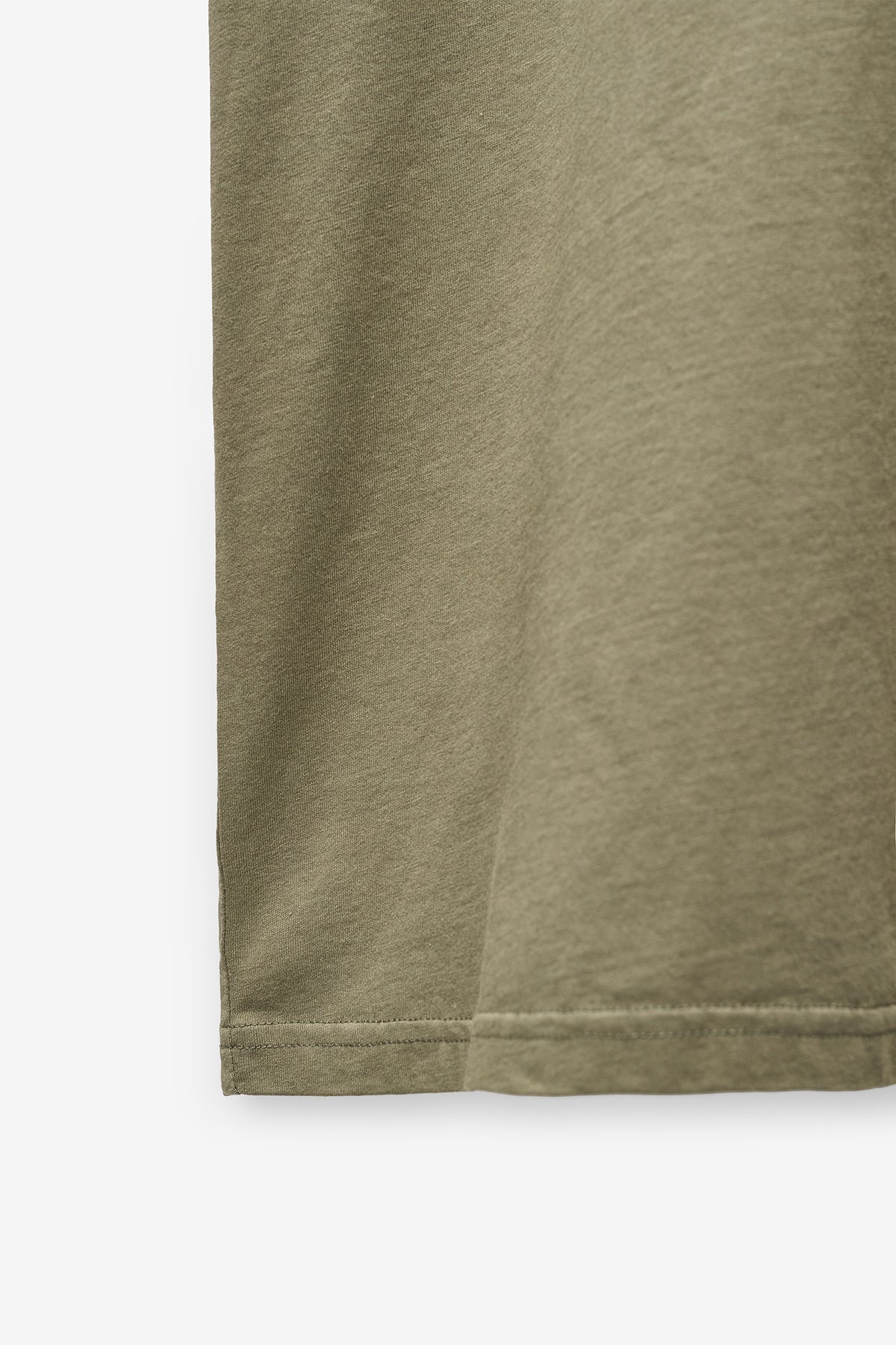 T-SHIRT BÁSICA COM LOGO