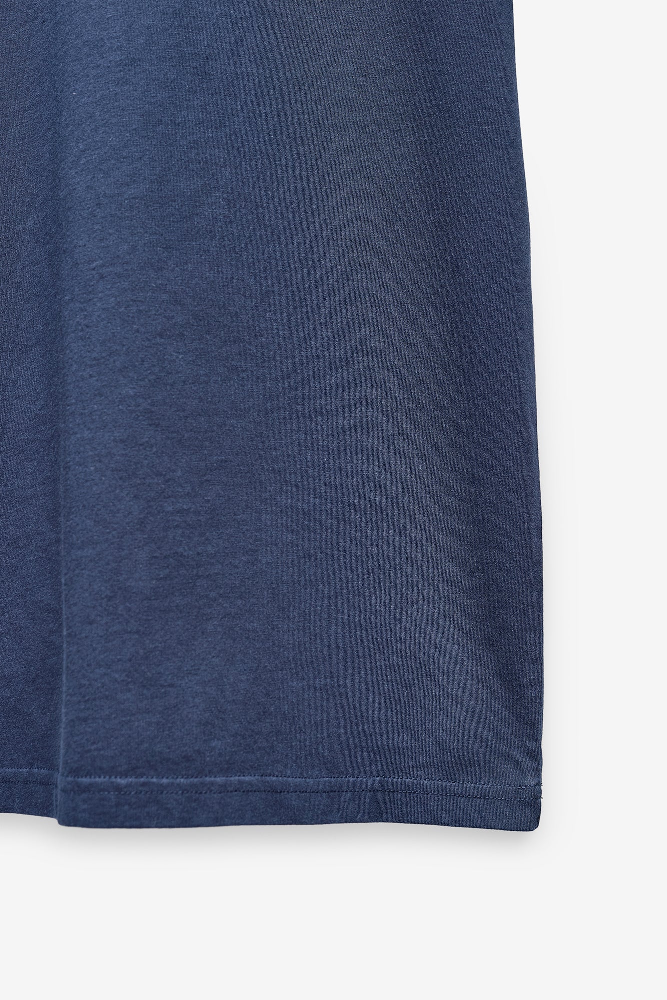 T-SHIRT BÁSICA COM LOGO