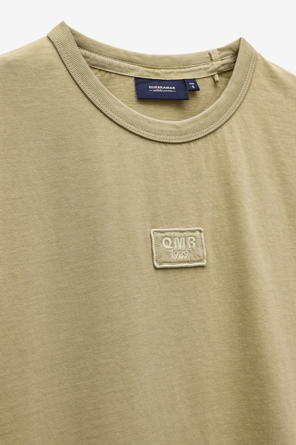 T-SHIRT GARMENT DYE COM BORDADO