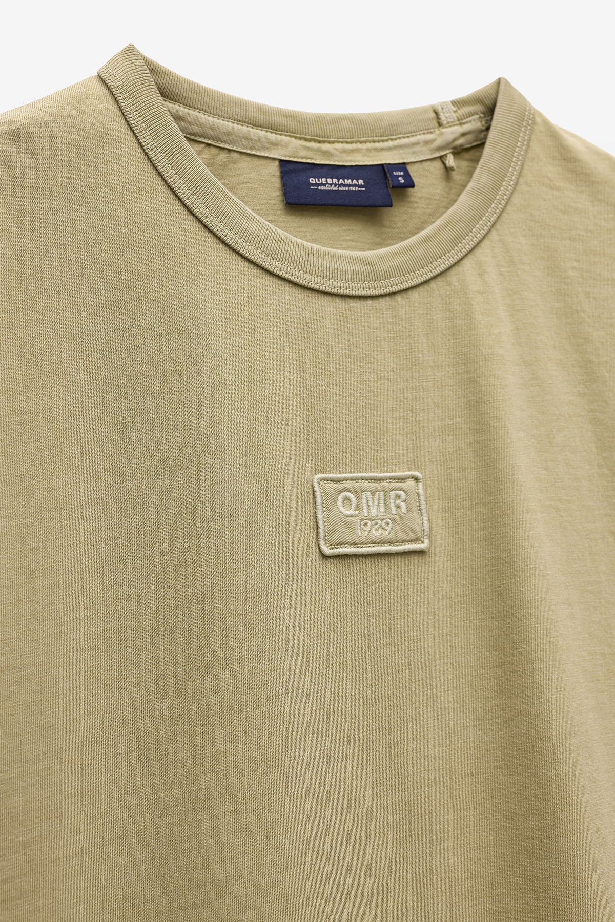 T-SHIRT GARMENT DYE COM BORDADO