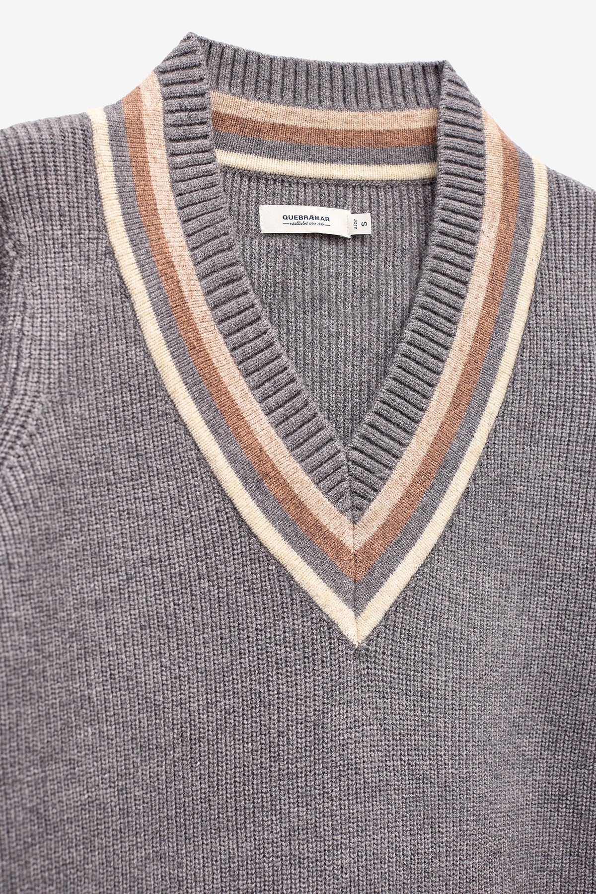 VESTIDO EM MALHA CURTO COLEGIAL
