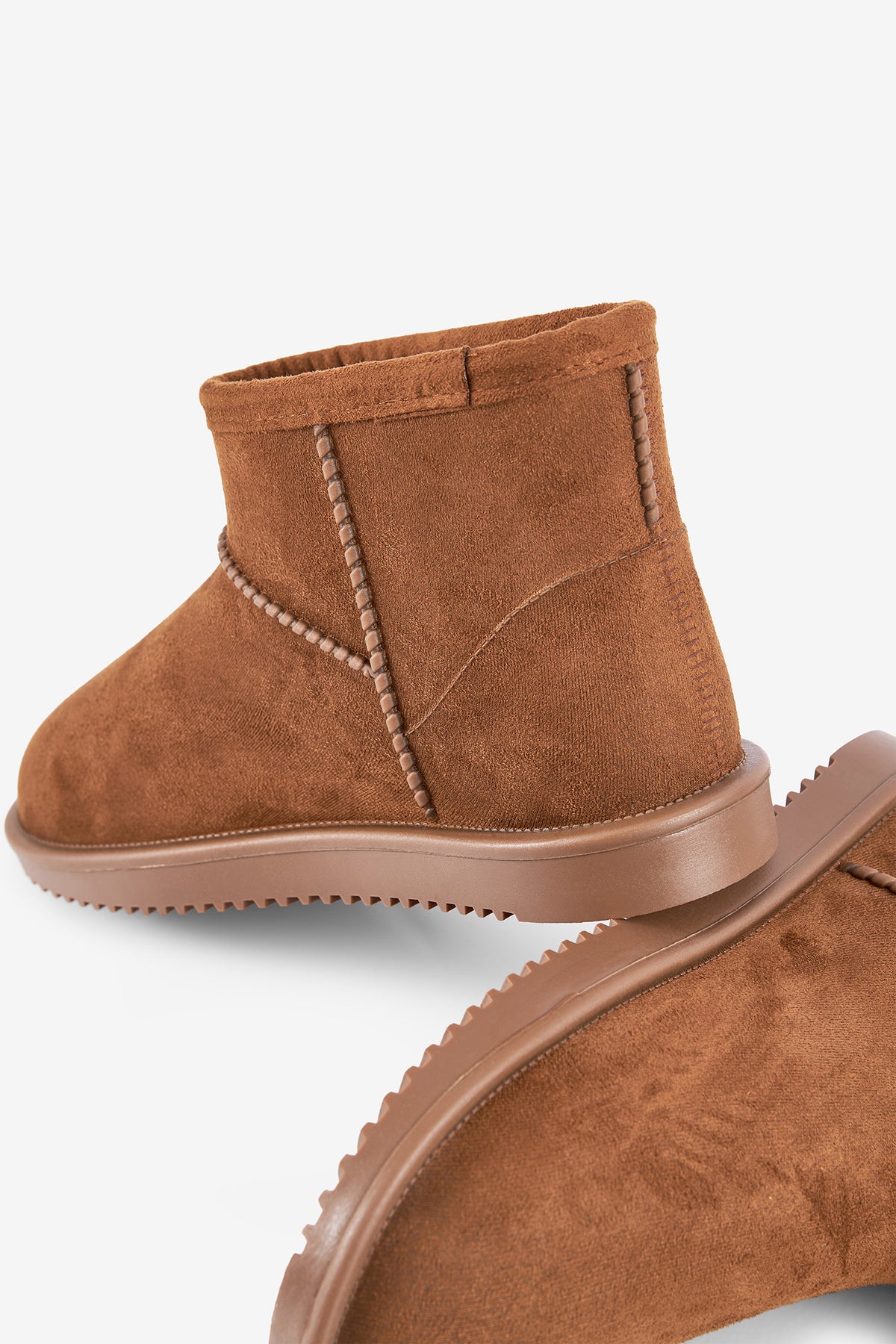 BOTAS COM PÊLO